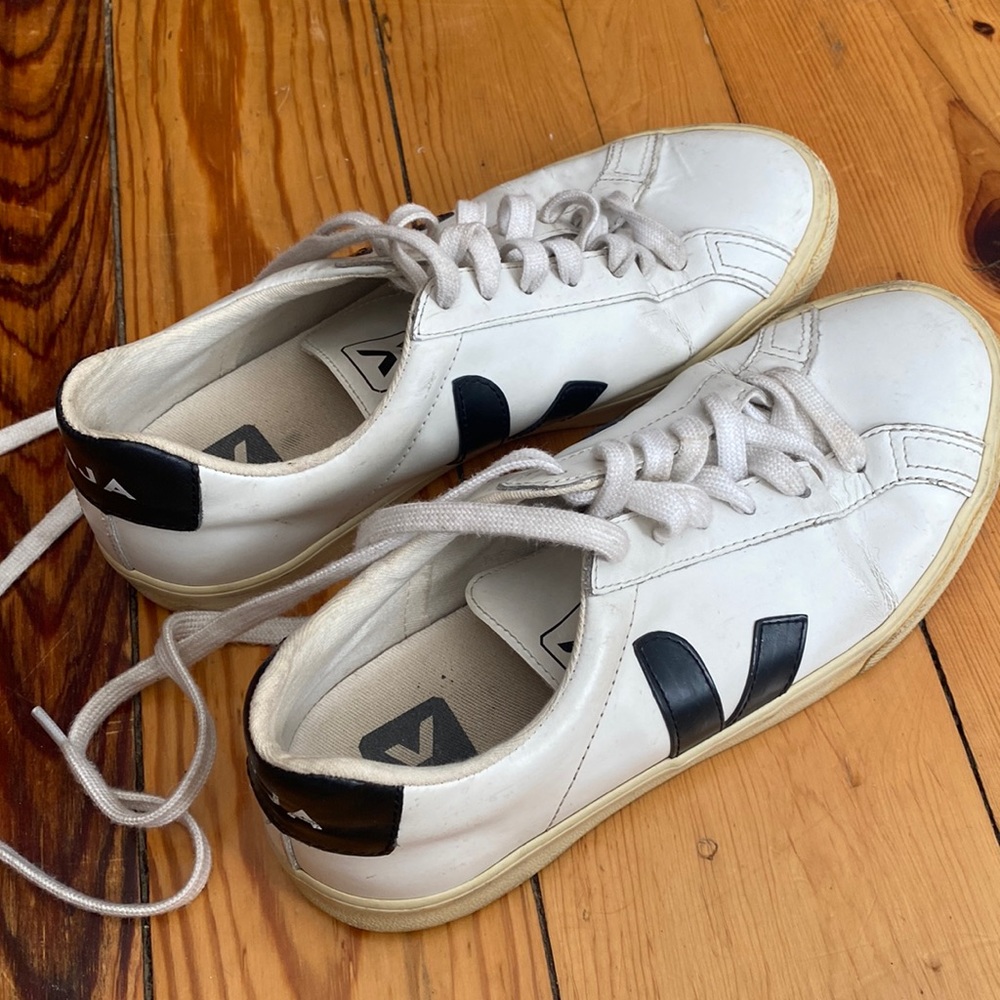 Black and White Vejas - Worn In, Size 8